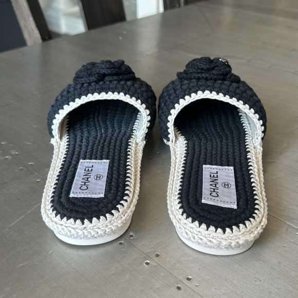 Chanel Black 23C ivory knit camellia flower slides flats sandals sz 39 with box - Picture 5 of 10